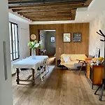 Apartman Luxury Marais With Authentic Parisian Flair *