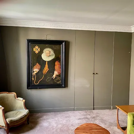 Luxury Marais With Authentic Parisian Flair