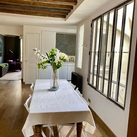 Appartamento Luxury Marais With Authentic Parisian Flair Parigi
