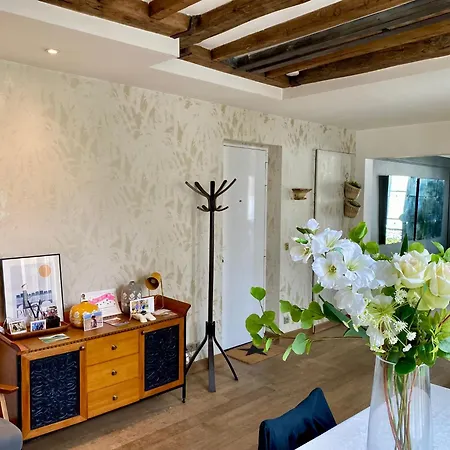 Luxury Marais With Authentic Parisian Flair