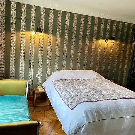 Luxury Marais With Authentic Parisian Flair