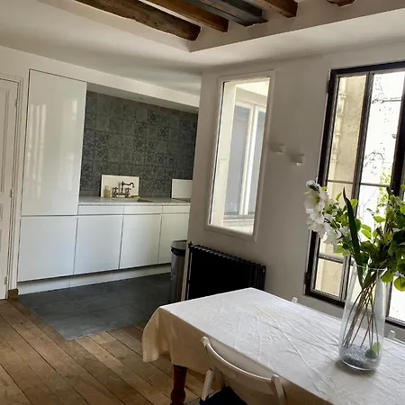 Appartamento Luxury Marais With Authentic Parisian Flair Parigi