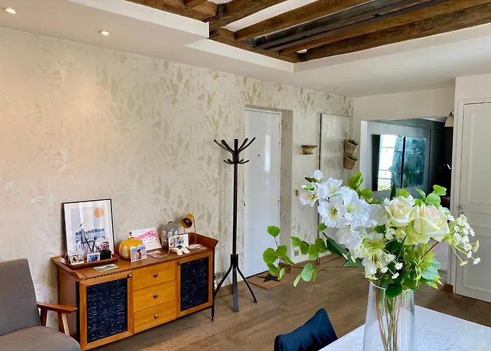 Luxury Marais With Authentic Parisian Flair