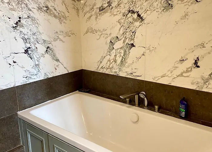 Luxury Marais With Authentic Parisian Flair