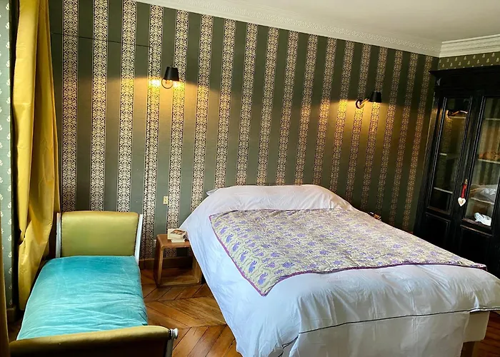 Luxury Marais With Authentic Parisian Flair