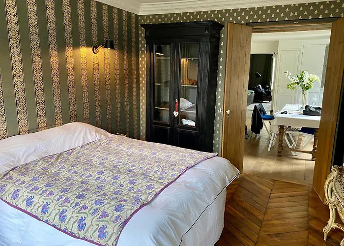 Luxury Marais With Authentic Parisian Flair