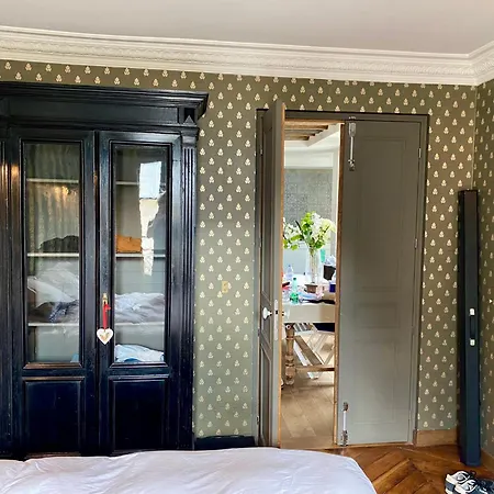 Luxury Marais With Authentic Parisian Flair باريس