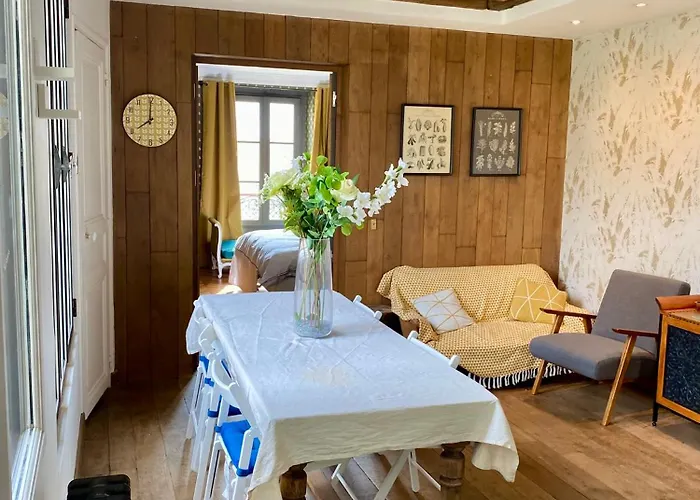Luxury Marais With Authentic Parisian Flair شقة باريس