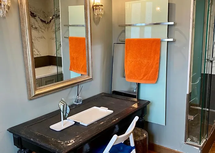Luxury Marais With Authentic Parisian Flair * باريس