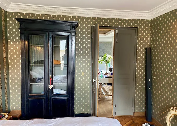 Luxury Marais With Authentic Parisian Flair باريس