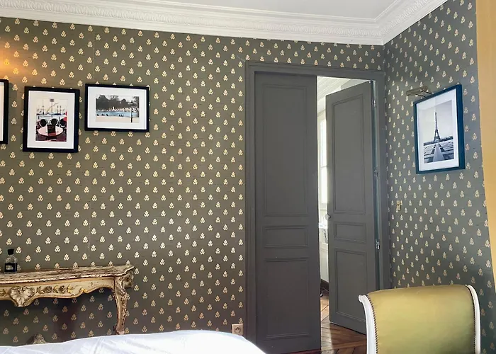 شقة Luxury Marais With Authentic Parisian Flair *
