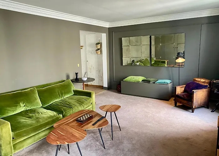 شقة Luxury Marais With Authentic Parisian Flair باريس